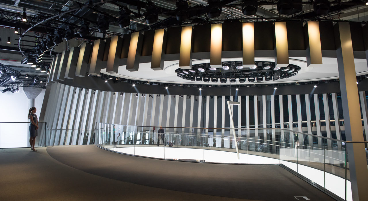 Messestand Tragwerk BMW IAA 2015 Fahrbahn